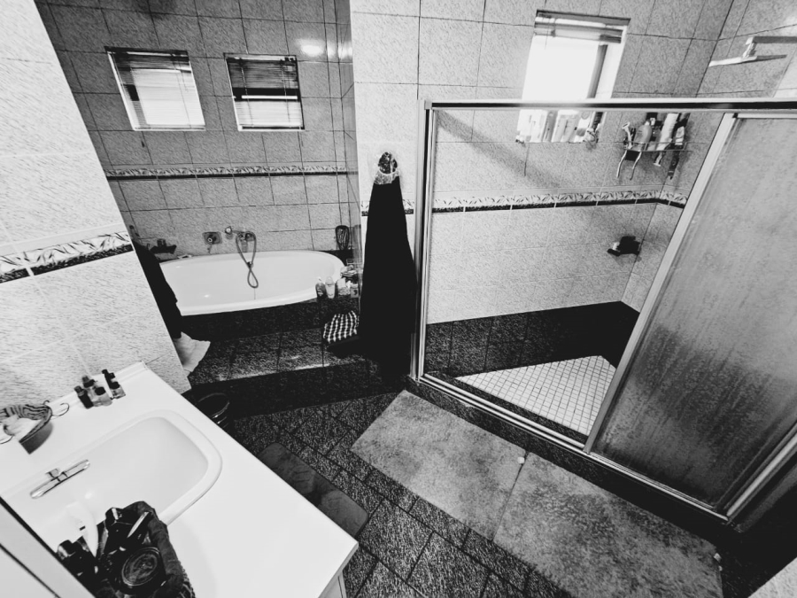 4 Bedroom Property for Sale in Zinniaville North West